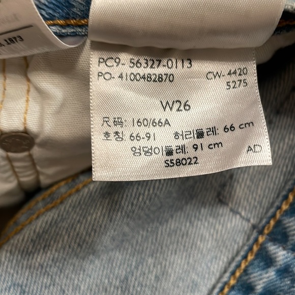 Size 26 Levi Shorts - Picture 3 of 3